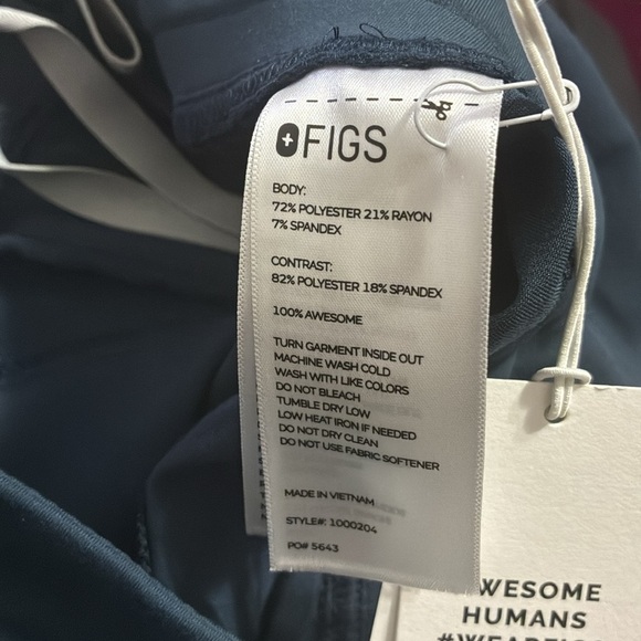 FIGS- Axim™ Cargo Scrub Pants size 3XLR - Picture 9 of 10